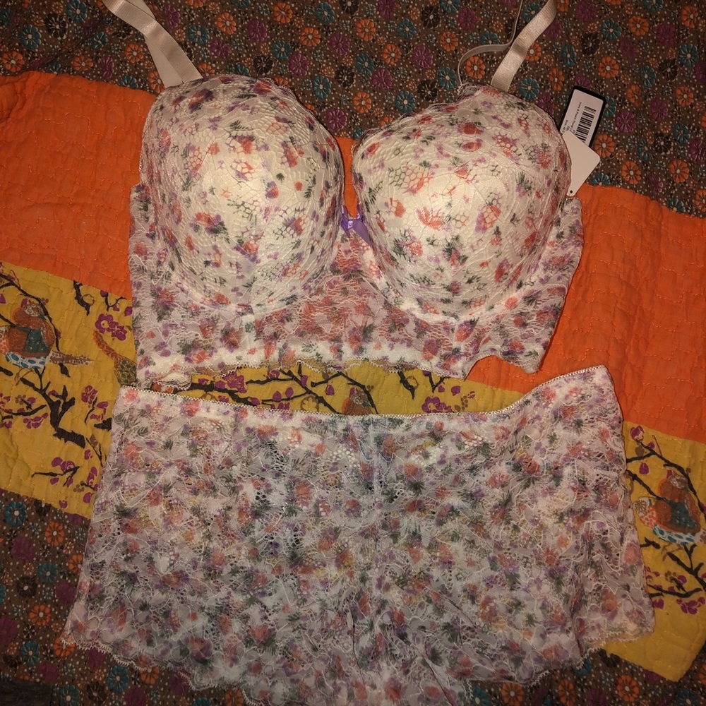 Lace 40c bra and boy short set brand new